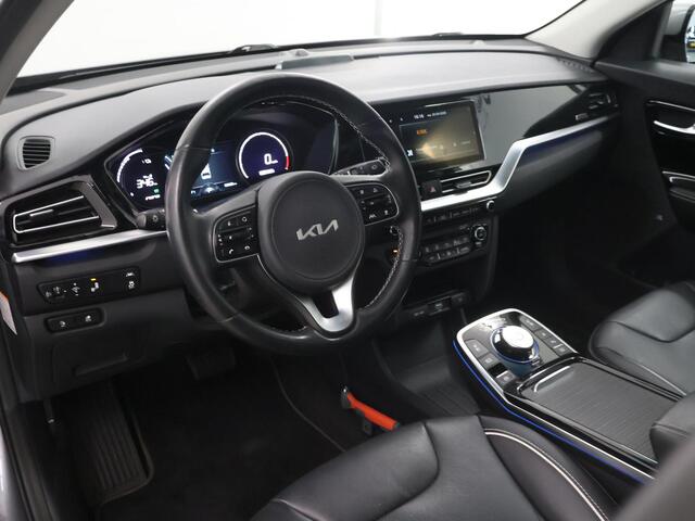 KIA e-Niro ExecutiveLine 64 kWh | Schuif/Kanteldak | Lederen Interieur | Ele,verstelbare stoelen | Apple CarPlay/Android Auto | Camera | DAB | Stoelverwarming/Koeling | Stuurverwarming | Adaptieve Cruise Control |