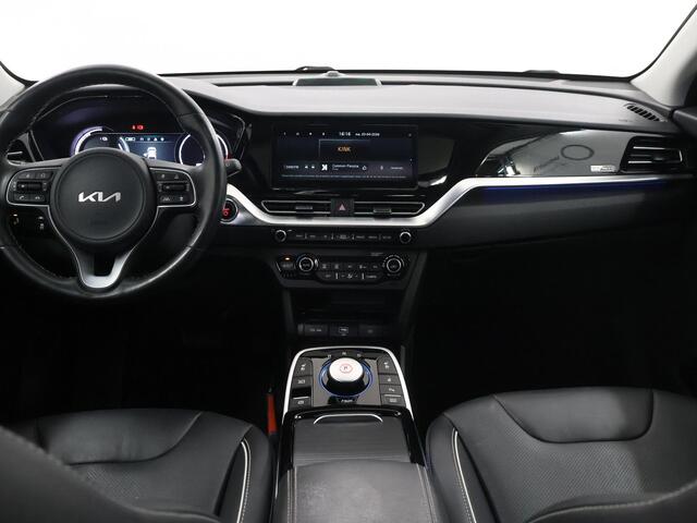 KIA e-Niro ExecutiveLine 64 kWh | Schuif/Kanteldak | Lederen Interieur | Ele,verstelbare stoelen | Apple CarPlay/Android Auto | Camera | DAB | Stoelverwarming/Koeling | Stuurverwarming | Adaptieve Cruise Control |
