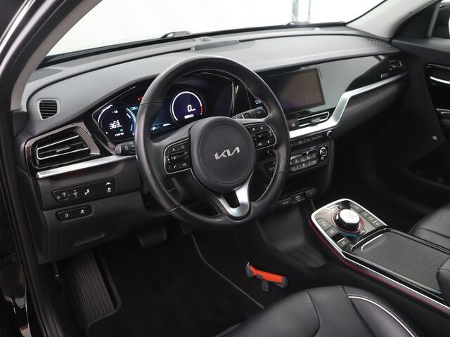 KIA e-Niro ExecutiveLine 64 kWh | Schuif/Kanteldak | Lederen Interieur | Ele,verstelbare stoelen | Apple CarPlay/Android Auto | Camera | DAB | Stoelverwarming/Koeling | Stuurverwarming | Adaptieve Cruise Control |