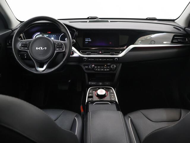 KIA e-Niro ExecutiveLine 64 kWh | Schuif/Kanteldak | Lederen Interieur | Ele,verstelbare stoelen | Apple CarPlay/Android Auto | Camera | DAB | Stoelverwarming/Koeling | Stuurverwarming | Adaptieve Cruise Control |