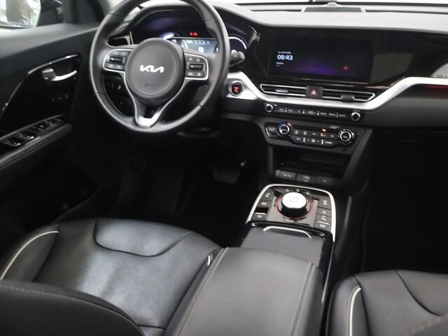 KIA e-Niro ExecutiveLine 64 kWh | Schuif/Kanteldak | Lederen Interieur | Ele,verstelbare stoelen | Apple CarPlay/Android Auto | Camera | DAB | Stoelverwarming/Koeling | Stuurverwarming | Adaptieve Cruise Control |
