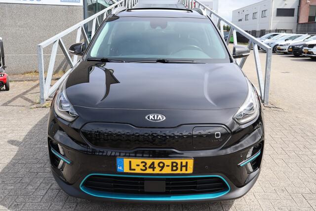 KIA e-Niro DynamicPlusLine 64 kWh Dealeronderhouden! Achteruitrijcamera/Apple carplay/Adaptieve cruise control/Lane assist/Stoelverwarming/Stuurverwarming/DAB/Navigatie 2E PINKSTERDAG GEOPEND VAN 12:00 TOT 17:00 (ROTTERDAM&HELLEVOETSLUIS)