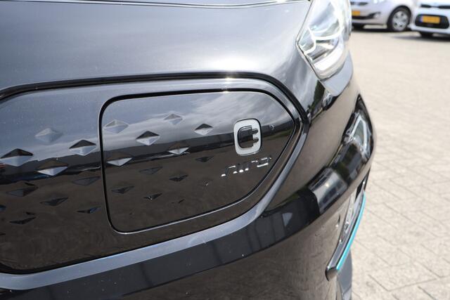 KIA e-Niro DynamicPlusLine 64 kWh Dealeronderhouden! Achteruitrijcamera/Apple carplay/Adaptieve cruise control/Lane assist/Stoelverwarming/Stuurverwarming/DAB/Navigatie 2E PINKSTERDAG GEOPEND VAN 12:00 TOT 17:00 (ROTTERDAM&HELLEVOETSLUIS)