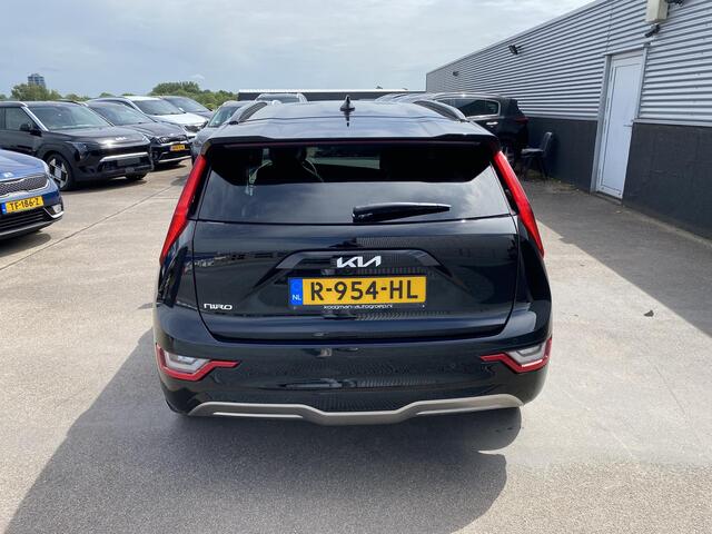 KIA e-Niro EV ExecutiveLine 64.8 kWh Nieuw geleverd en dealeronderhouden, 1e eign. Vol luxe! Schuif/kanteldak, Leder, Dodehoekdetectie, Stoelkoeling + verwarming