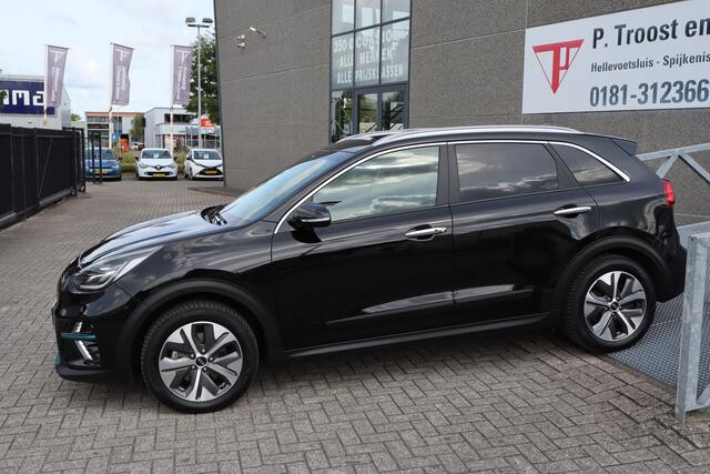KIA e-Niro ExecutiveLine 64 kWh 100% SOH Panoramadak ! Adaptieve cruise control/Stoelverwarming+Verkoeling/Stuurverwarming/Memory seats/JBL Sound/Achteruitrijcamera/Climate control/Apple carplay |Lane assist