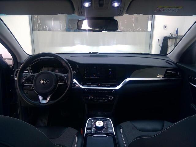 KIA e-Niro DYNAMICPLUSLINE 64 KWH (100% SOH) I TREKHAAK I SCHUIF/KANTELDAK I ADAPTIVE CRUISE CONTROL I PARKEERCAMERA