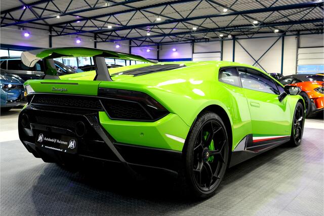 Lamborghini Huracán Lamborghini Huracán 5.2 V10 LP640-4 Performante 471kW/640pk DCT7 CARBON BUCKET SEATS + NAVIGATIE + LIFT + KERAMISCHE REMMEN + CENTRE LOCKS + FORGED CARBON INTERIEUR + ACHTERSPOILER + ALA + ALCANTARA + LED VERLICHTING + CAMERA + 20" LM-VELGEN!!