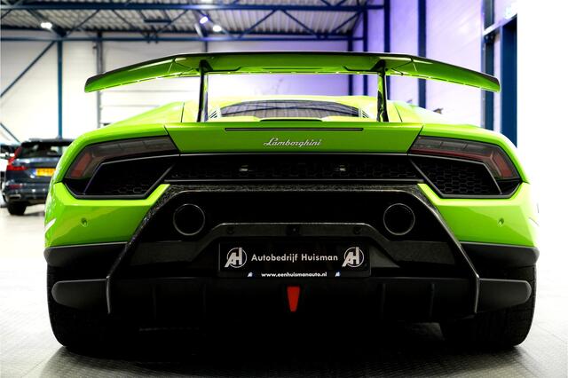 Lamborghini Huracán Lamborghini Huracán 5.2 V10 LP640-4 Performante 471kW/640pk DCT7 CARBON BUCKET SEATS + NAVIGATIE + LIFT + KERAMISCHE REMMEN + CENTRE LOCKS + FORGED CARBON INTERIEUR + ACHTERSPOILER + ALA + ALCANTARA + LED VERLICHTING + CAMERA + 20" LM-VELGEN!!