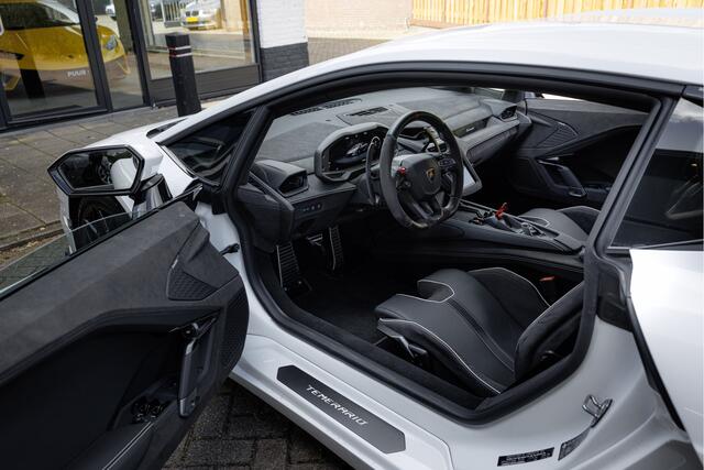 Lamborghini Temerario 4.0 V8 920 PK [DIRECT LEVERBAAR] Matte White - Sport Seats - Sonus Faber - Alcantara Pack - Passenger Display