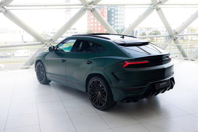 Lamborghini Urus 4.0 V8 Hybrid SE | Verde Hydra Matt | Interior Carbon Pack | 5Y Maintanance Pack