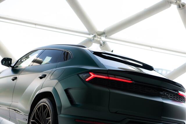 Lamborghini Urus 4.0 V8 Hybrid SE | Verde Hydra Matt | Interior Carbon Pack | 5Y Maintanance Pack