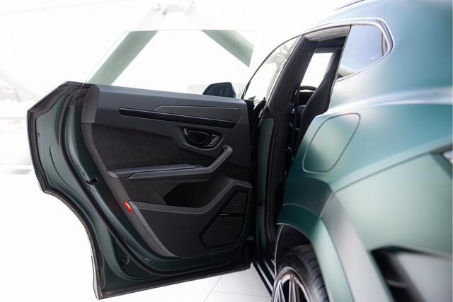 Lamborghini Urus 4.0 V8 Hybrid SE | Verde Hydra Matt | Interior Carbon Pack | 5Y Maintanance Pack