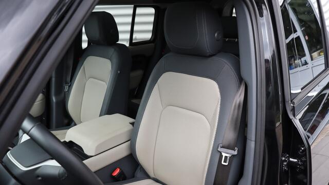 Land Rover DEFENDER 110 P400e 110 X-Dynamic SE | Urban Automotive | Meridian | Panoramadak | Black Exterior Pack
