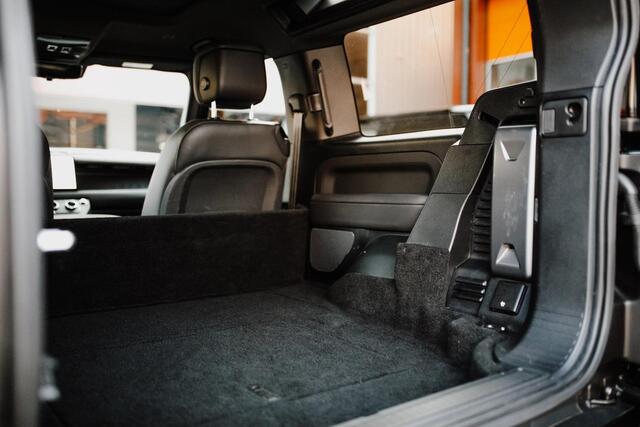 Land Rover DEFENDER 5.0 P525 90 V8 in British Racing Green!