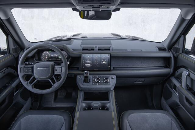 Land Rover DEFENDER 110 2.0 P300e 110 X-Dynamic HSE Urban Wide Track Ferrari Blue Swaters Paint & Full Custom Interior | Stoelverwarming | Stoelverkoeling | Stuurverwarming | Pano | HUD