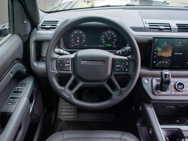 Land Rover DEFENDER 110 2.0 P300e 110 X-Dynamic HSE Trekhaak l Schuif-/kantel Panorama dak l Black Pack l Treeplanken l Spoiler l Wheelcover l 20 Inch l