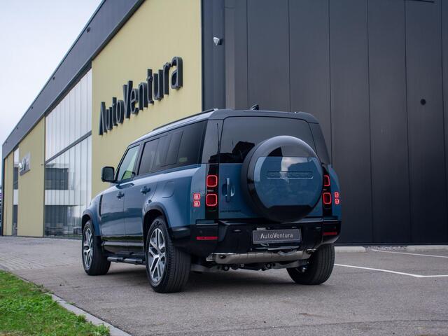 Land Rover DEFENDER 110 2.0 P300e 110 X-Dynamic l 6 Persoons l Treeplanken l Schuif- /kantel Pano l Adapt. Cruise l Black Pack l 360 Camera