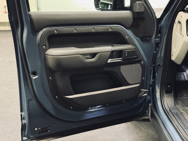 Land Rover DEFENDER 110 3.0 D300 S HardTop Commercial | Trekhaak | Luchtvering | 360 camera