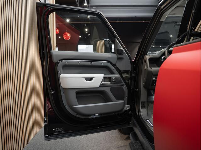 Land Rover DEFENDER 110 URBAN X-Dynamic HSE 2.0 P300e 110 23 Inch Light Cloud Interior