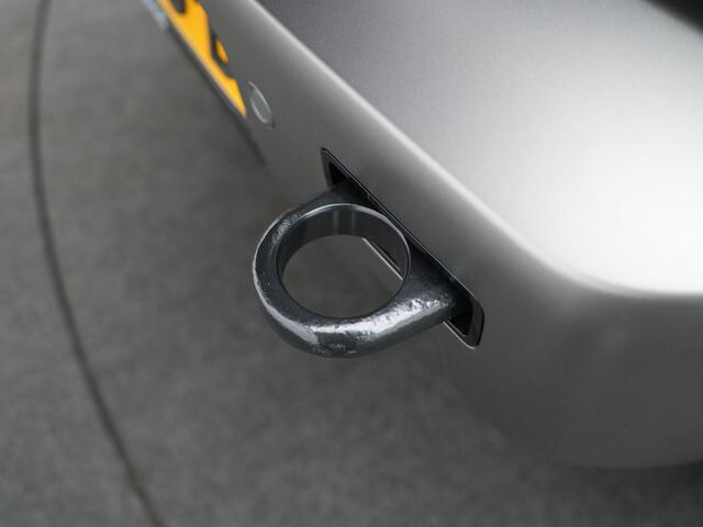 Land Rover DEFENDER 110 2.0 P300e 110 X-Dynamic SE - RIJKLAARPRIJS - Plug-in Hybrid - All Seasonbanden - Elektrisch Glazen Panoramadak - 360 graden Camera - Adaptive Cruise Control