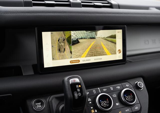 Land Rover DEFENDER 3.0 D200 110 SE Grijs Kenteken Luchtvering Trekhaak Stoelverwarming LED 19 Inch 360 Camera