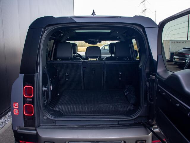 Land Rover DEFENDER 110 2.0 P400e 110 Dynamic HSE | mat blauwe wrapp | trekhaak | Schuif-/ kantel dak | Stoelkoeling | 22"