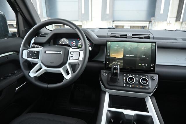 Land Rover DEFENDER 110 2.0 P300e 110 Forest Edition