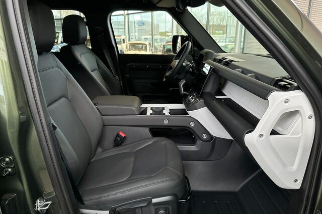 Land Rover DEFENDER 110 2.0 P300e 110 Forest Edition Panoramadak Trekhaak Cold Climate