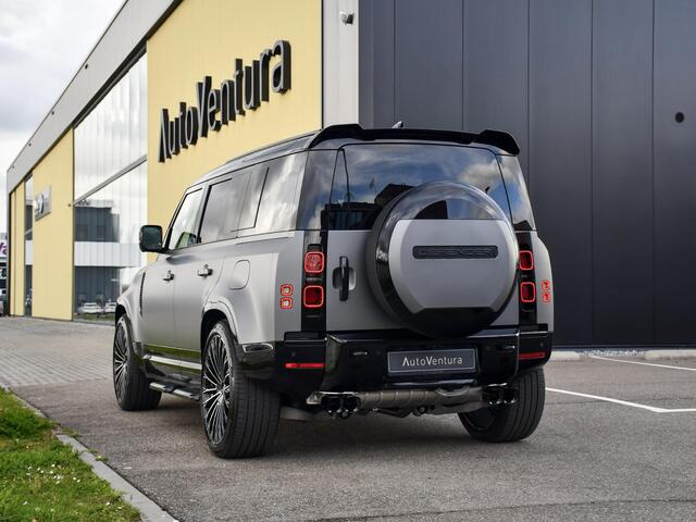 Land Rover DEFENDER 110 2.0 P300e 110 X-Dynamic HSE l Matt Wrap l Schuif-/kantel Panorama dak l Black Pack l Treeplanken l Spoiler l Wheelcover l 20 Inch l