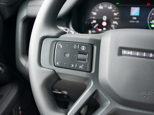 Land Rover DEFENDER 110 2.0 P300e 110 X-Dynamic HSE l Matt Wrap l Schuif-/kantel Panorama dak l Black Pack l Treeplanken l Spoiler l Wheelcover l 20 Inch l