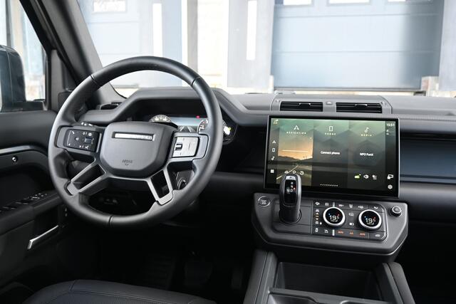 Land Rover DEFENDER 110 2.0 P300e 110 Dynamic Edition