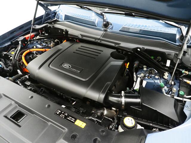 Land Rover DEFENDER 110 2.0 P400e 110 Urban WideTrack Look | Panoramadak | Explorer Pack | Sidesteps | Lightbar | Trekhaak | Meridian | Carplay