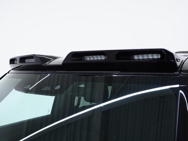 Land Rover DEFENDER 110 2.0 P400e 110 Urban WideTrack Look | Panoramadak | Explorer Pack | Sidesteps | Lightbar | Trekhaak | Meridian | Carplay