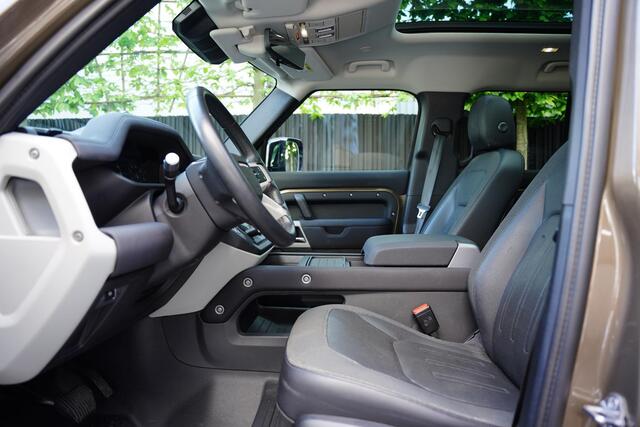 Land Rover DEFENDER 110 P 400 110 BENZINE HSE 7p. / 22 Inch / NL-Auto