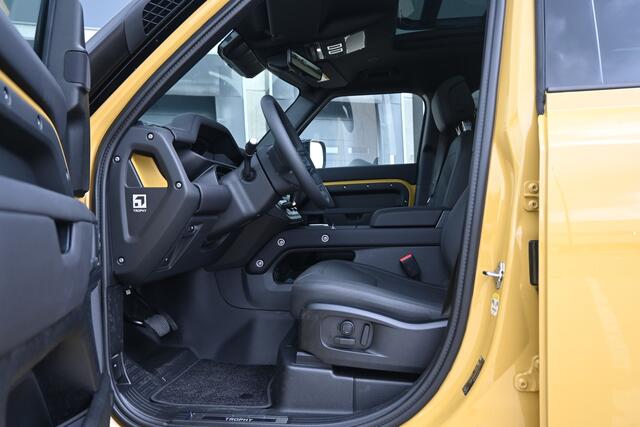 Land Rover DEFENDER 110 2.0 P300e 110 Trophy Edition Deep Sandglow Yellow