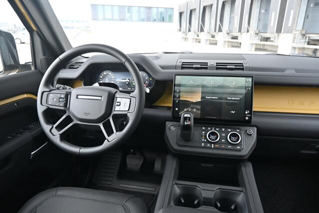 Land Rover DEFENDER 110 2.0 P300e 110 Trophy Edition Deep Sandglow Yellow