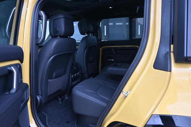 Land Rover DEFENDER 110 2.0 P300e 110 Trophy Edition Deep Sandglow Yellow
