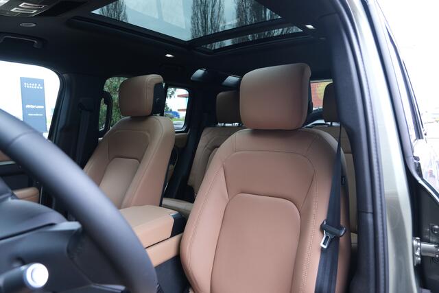 Land Rover DEFENDER 110 P300e 110 X-Dynamic HSE | HNP ¤ 135.005,- | Tailored Uniek! | BRITISCH RACING GREEN | Panoramadak