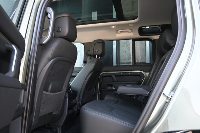 Land Rover DEFENDER 110 2.0 P300e 110 X-Dynamic HSE