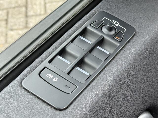 Land Rover DISCOVERY SPORT BWJ 2018 2.0 180 PK TD4 SE 7p. AUTOMAAT | TREKHAAK | STOELVERW. | STUURVERW. | CAMERA | PANORAMADAK | ELEKTRISCHE ACHTERKLEP | NAVI | CLIMA | CRUISE | LEDER | LMV | PDC