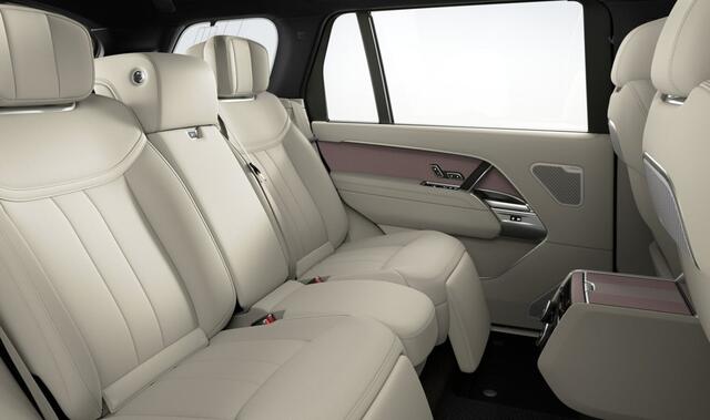 Land Rover RANGE ROVER 3.0 P460e LWB Autobiography PHEV | Constellation Blue in Gloss Finish | Hot Stone Massage | Executive Class Comfort Plus rear seats |