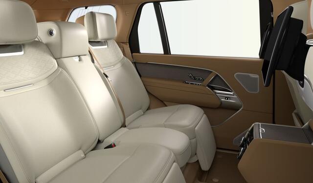 Land Rover RANGE ROVER 3.0 P460e LWB SV PHEV | British Racing Green in Gloss Finish | Hot Stone massagefunctie, Executive Class Comfort-Plus Seating | SV Serenity interieur |