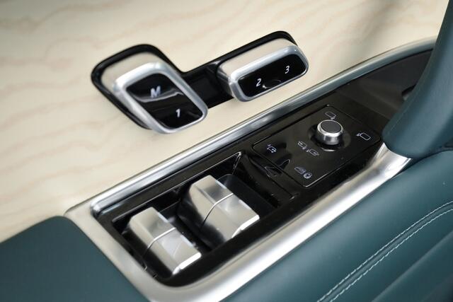 Land Rover RANGE ROVER P550e SV PHEV | MATT Britisch Racing Green | 23'' | Pano | Entertainment Achter | Comfort pack