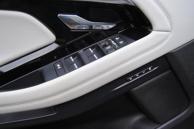 Land Rover RANGE ROVER EVOQUE 1.5 P300e AWD R-Dynamic SE