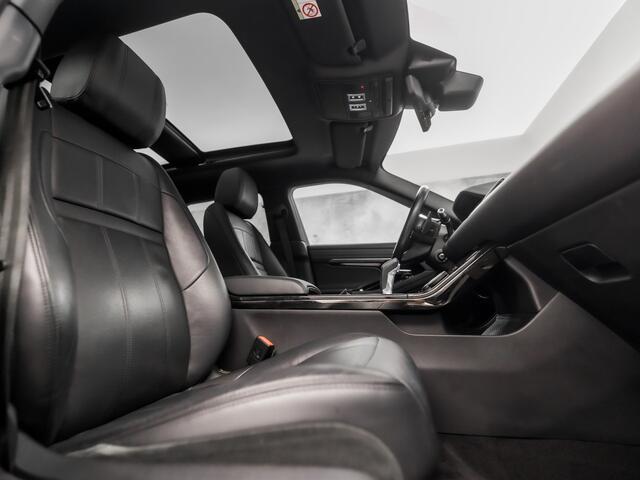 Land Rover RANGE ROVER EVOQUE 2.0 P250 AWD R-Dynamic First Edition 249Pk Automaat (PANORAMADAK, APPLE CARPLAY, HEAD-UP DISPLAY, MEMORY SEATS, MERIDIAN AUDIO, STUUR/STOELVERWARMING, CAMERA, ADAPTIVE CRUISE, NIEUWSTAAT)