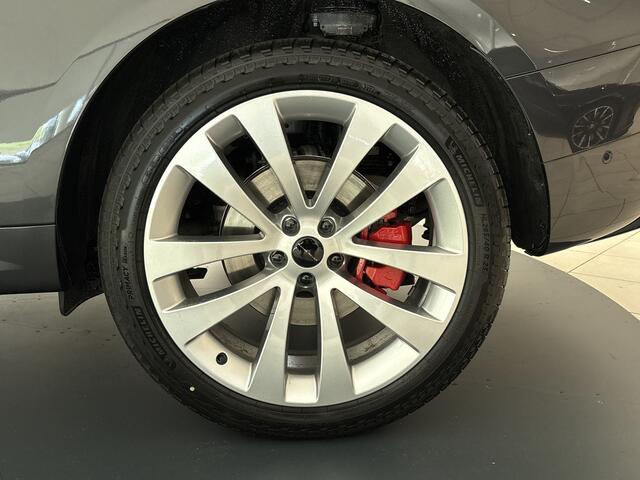 Land Rover RANGE ROVER SPORT 3.0 P460e Dynamic HSE PHEV PANORAMADAK | BLACK PACK | 23 inch Silver Carpathian Grey / Ebony