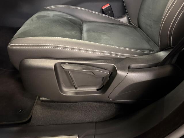 Land Rover Velar Range Rover 2.0 P400e I Trekhaak I Leder I Navi I Keyless I Camera