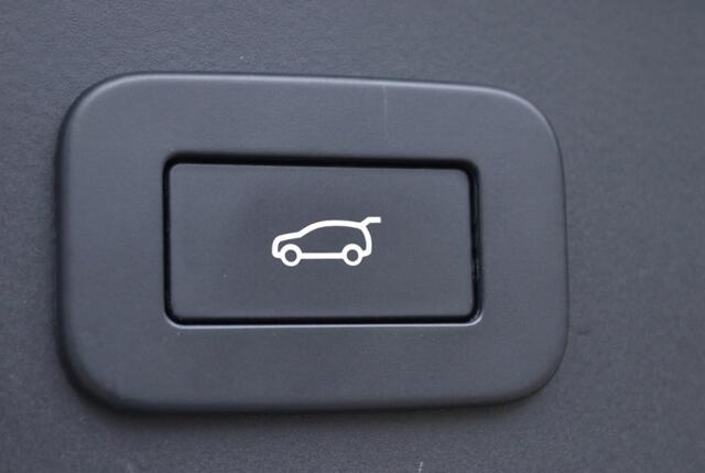 Land Rover Velar Range Rover Facelift P400e AWD Dynamic HSE Pano l Black Pack
