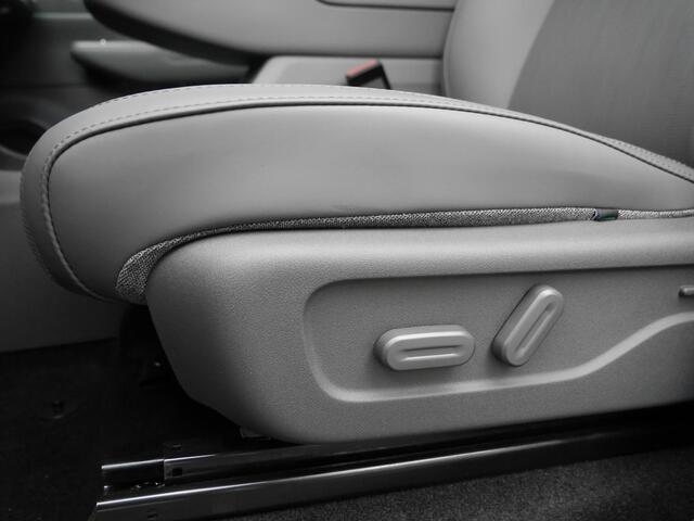 Leapmotor B10 Design ProMax 67.1 kWh | Nu in de showroom en dit jaar nog leverbaar | Wltp 434km | 750kg trekgewicht | Stoel en stuur verwarming | 360 graden camera | Lederen bekleding | Panoramadak | Led | Regensensor | Sfeerverlichting | Elektrisch verstelbare voorsto