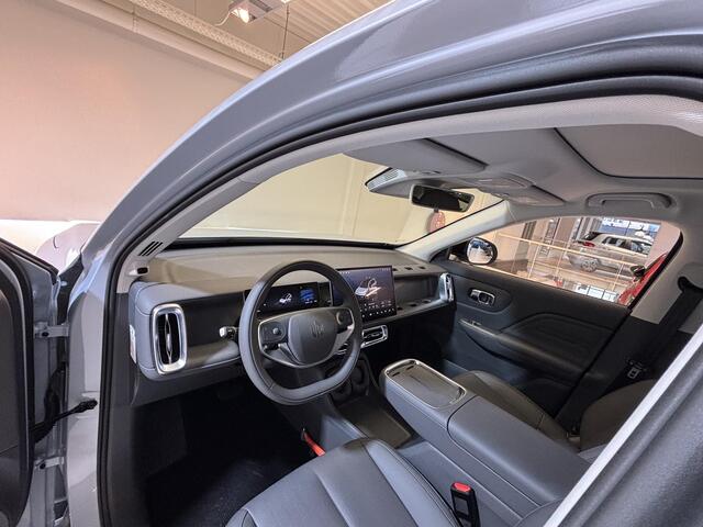 Leapmotor B10 Design ProMax 67.1 kWh 430KM WLTP | Panorama | Navigatie | Elektrische achterklep | Elektrisch bedienbare stoelen | Stoelverwarming | Stoelventilatie